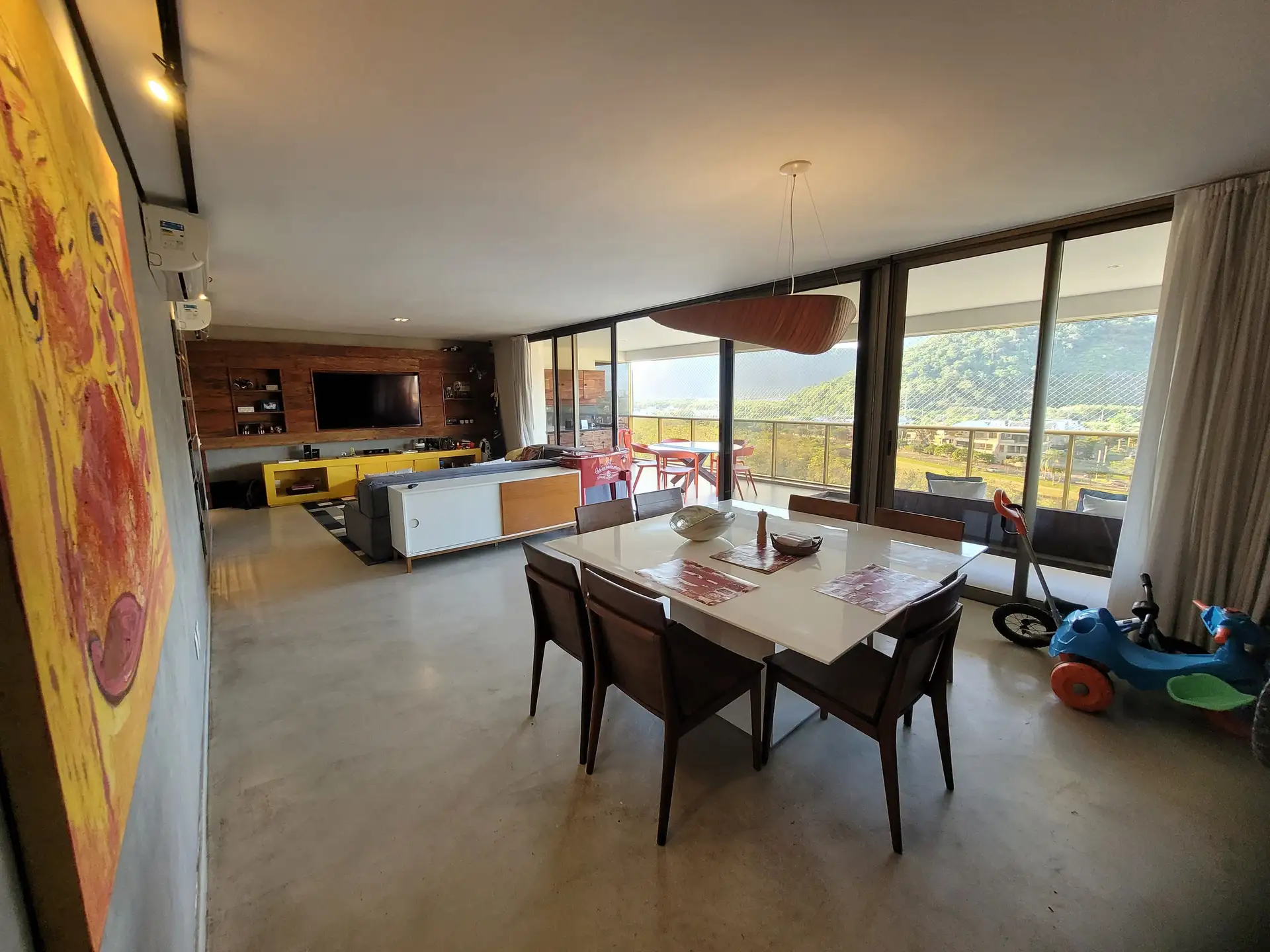 Sala integrada do apartamento Royal Blue na Barra da Tijuca, 217 m2