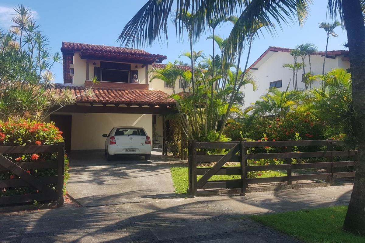 Casa de condomínio fechado 257m² já vendida na Barra da Tijuca – fachada principal do Vivendas do Bosque